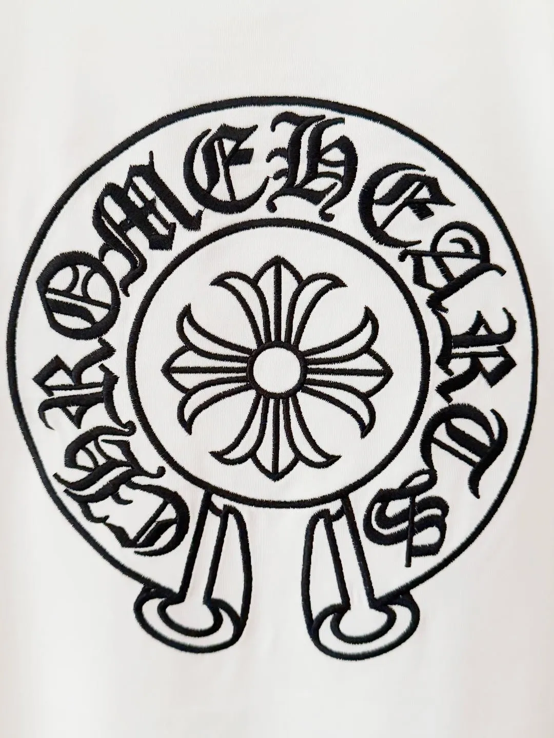 🅿️190 [High quality] Chrome hearts ss25 new first release latest short-sleeved round neck t-shirt, high-end customization, avant-garde and fashionable design! The brand logo is applied to the front and back cuffs using 100,000 needle embroidery techniques. High-end customized 280g fabric. Soft to the touch. Comfortable to wear. Exquisite stitching. Fine workmanship. The upper body effect is incomparably handsome! Same style for men and women, color: white, black size: S to xL